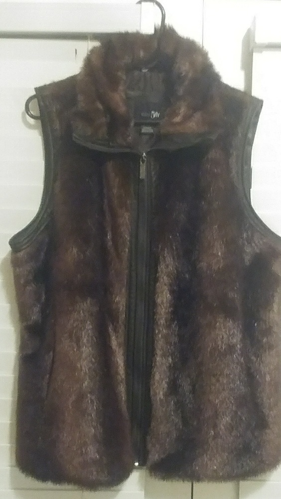 East 5th Faux fur jacket vest